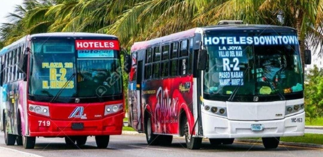 Denuncian que choferes de combis de Cancún y camiones de Zona Hotelera ya cobran 5 pesos más