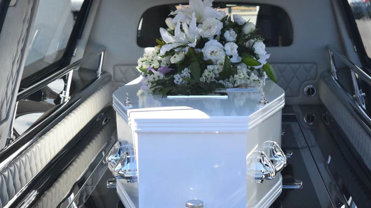 Hombre finge su propia muerte para evitar pagar la manutención de su hijo