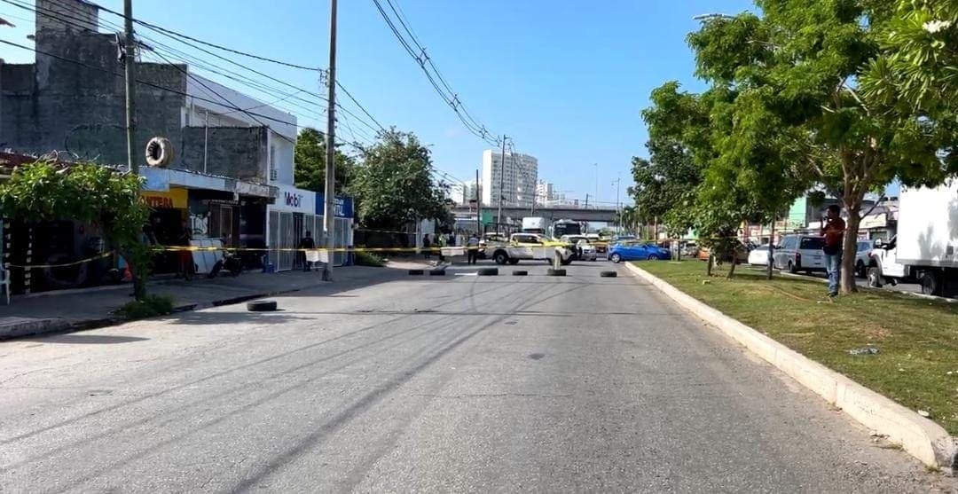 Bloquean avenida Bonampak de Cancún; denuncian vecinos constantes apagones