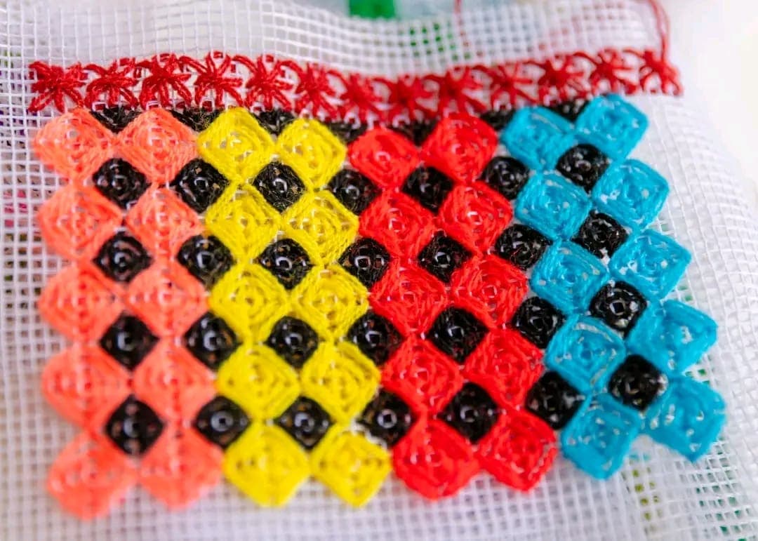 Imparten exitoso taller de Bordado Ancestral a mujeres de Tulum