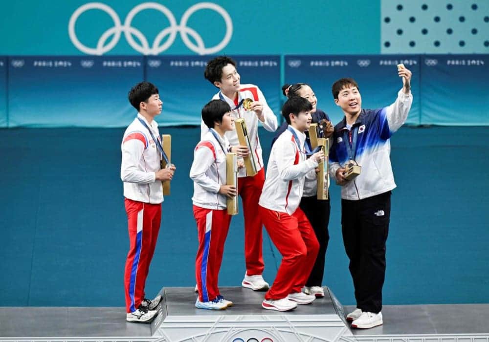 Por tomarse una selfie con sus rivales surcoreanos, medallistas de Corea del Norte en París 2024 podrían ser castigados