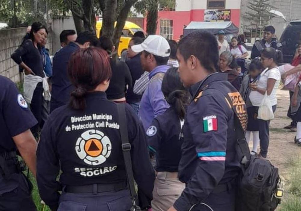 Reportan ocho lesionados tras fuerte accidente de transporte estudiantil en Puebla