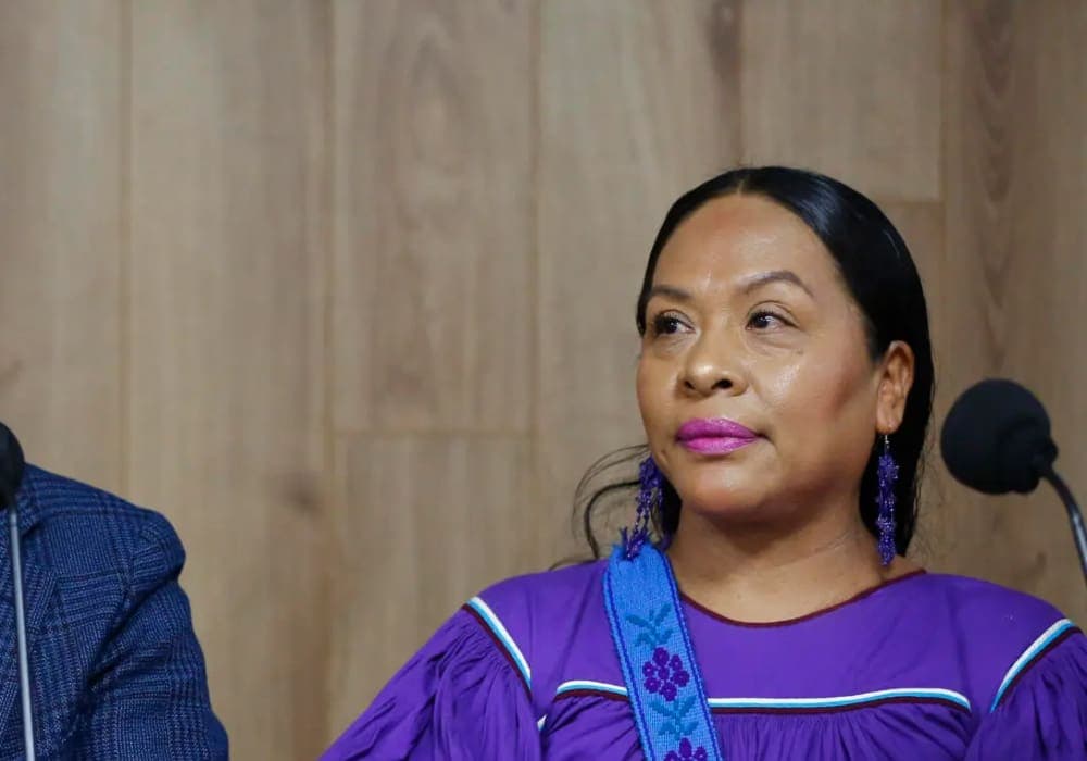 Poeta mexicana de la etnia tzotzil, Ruperta Bautista, gana el Premio de Literatura Indígena de América