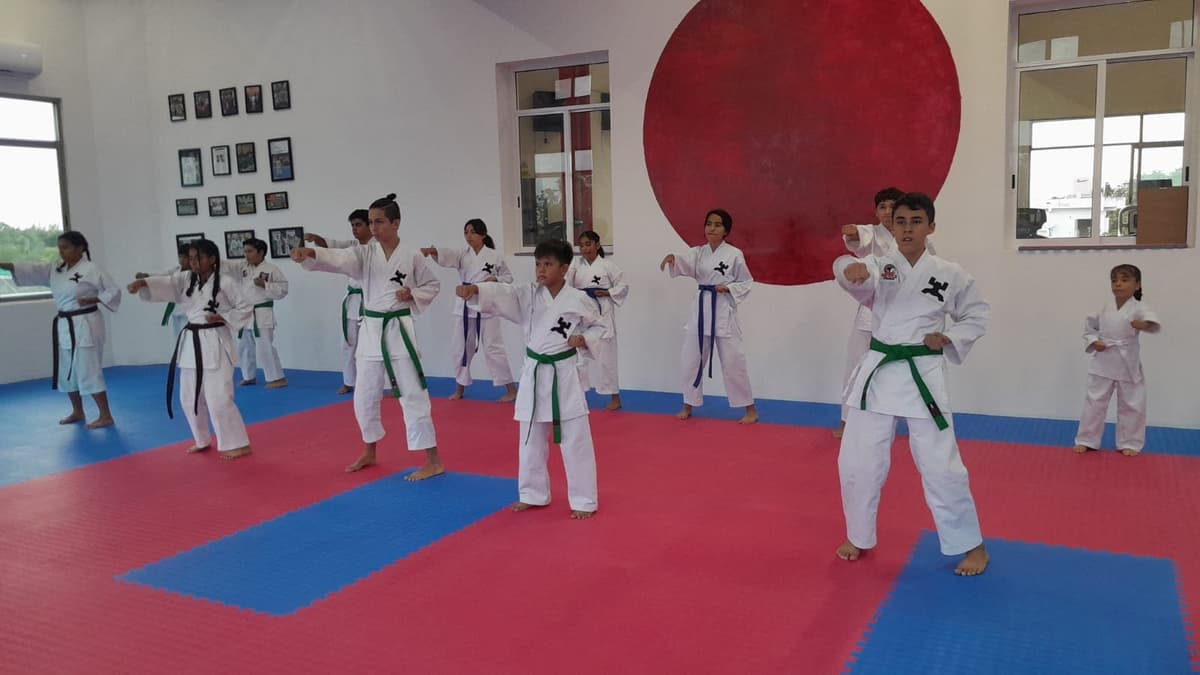 Karatecas de Playa del Carmen brillan en la Copa del Mundo