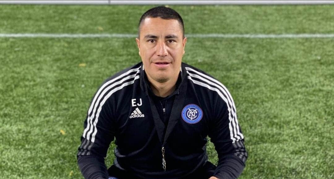 Efraín Juárez, técnico del Atlético Nacional; primer mexicano en entrenar en el futbol de Colombia