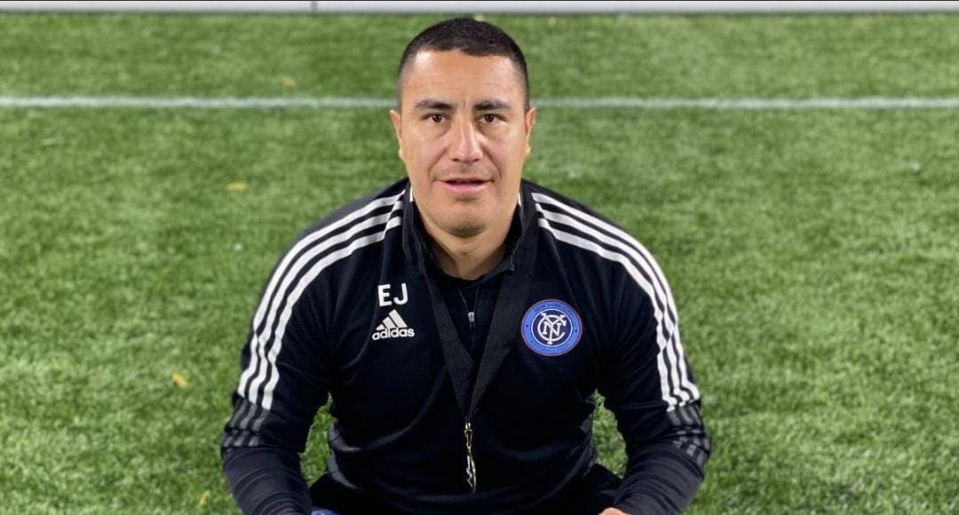 Efraín Juárez, técnico del Atlético Nacional; primer mexicano en entrenar en el futbol de Colombia