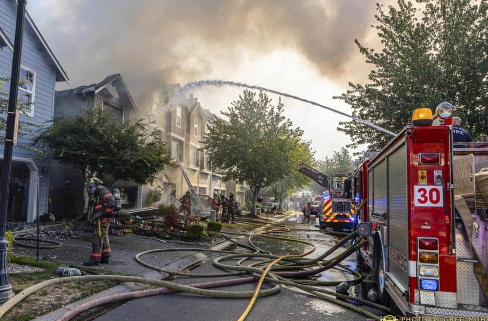 Video: Avioneta se estrella contra varias casas y deja tres muertos en Portland, Estados Unidos