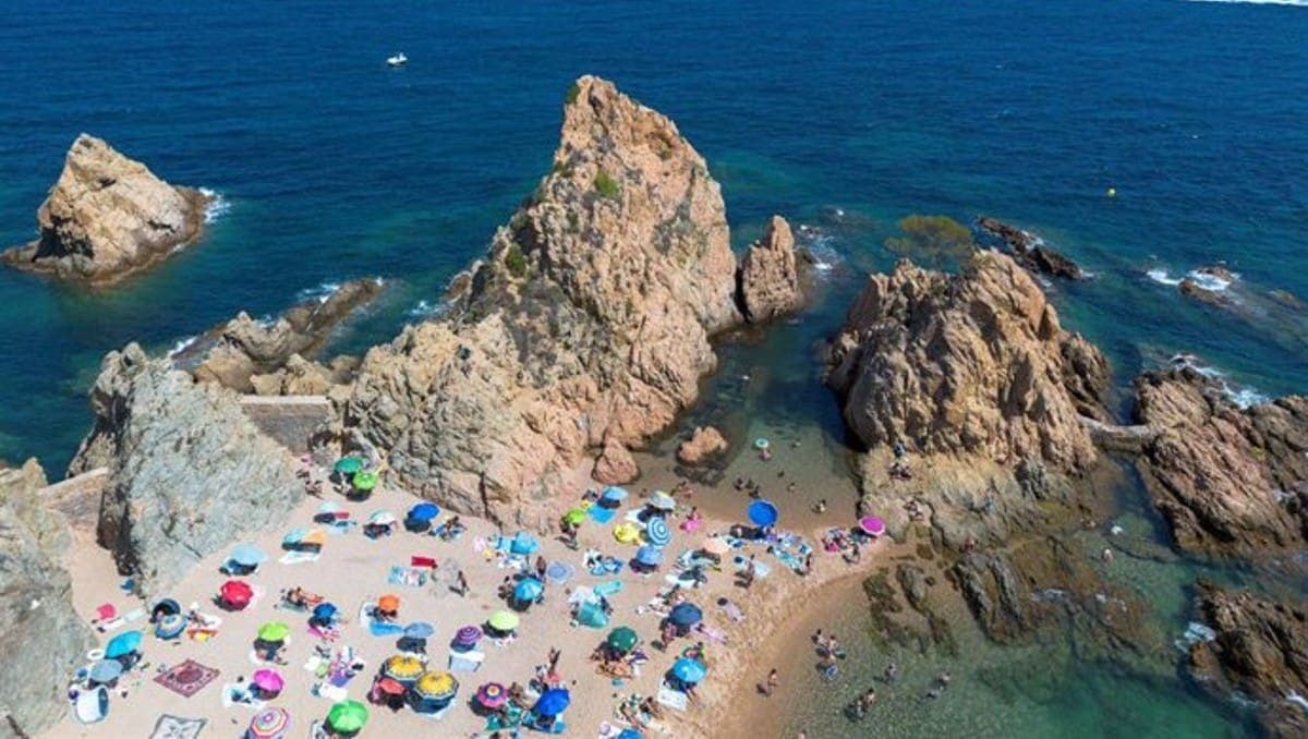 Turista mexicana muere tras caer de un acantilado en Barcelona