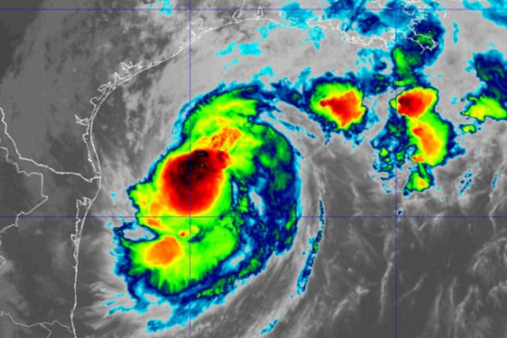 Francine se fortalece a huracán categoría 1 mientras avanza hacia Estados Unidos
