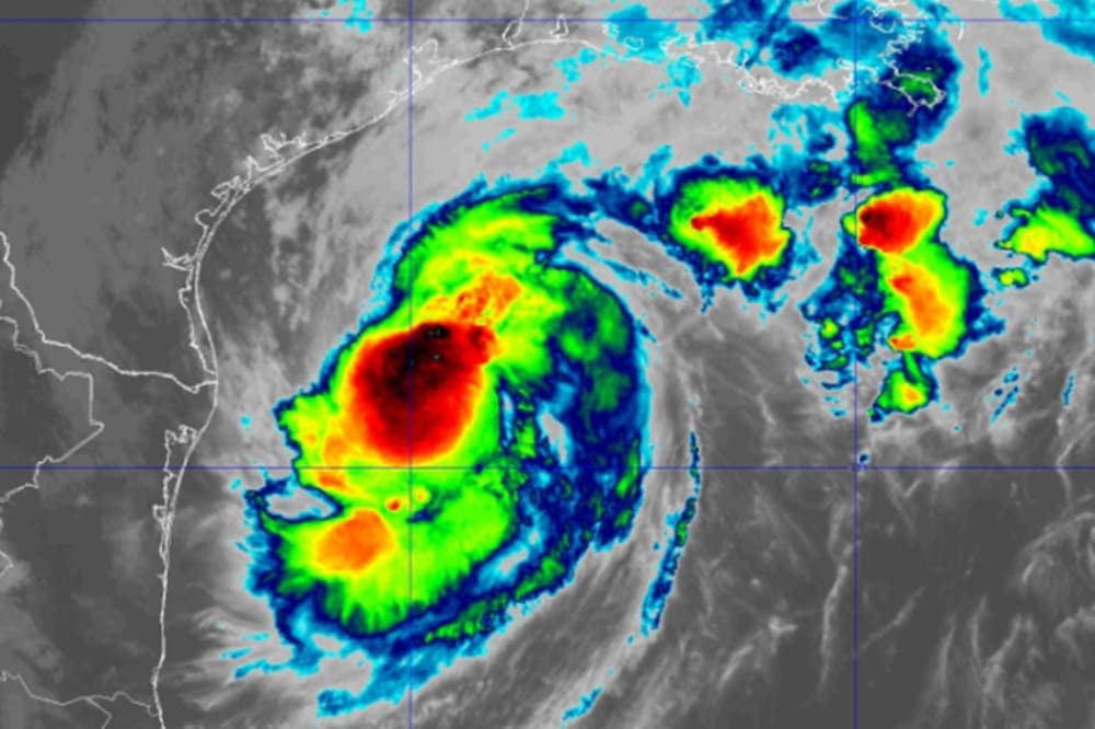 Francine se fortalece a huracán categoría 1 mientras avanza hacia Estados Unidos