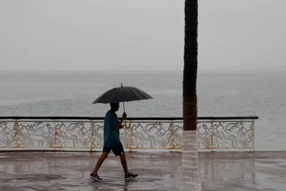 Autoridades advierten que una baja presión en el Pacífico podría evolucionar a ciclón tropical en el país