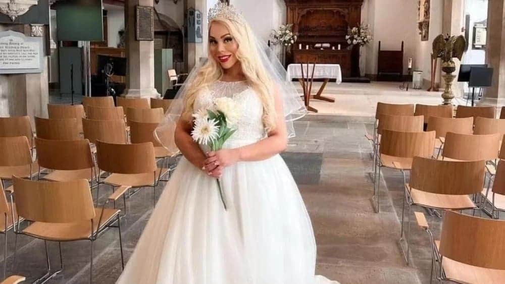 Influencer que se casó consigo misma solicita el divorcio un año después del matrimonio
