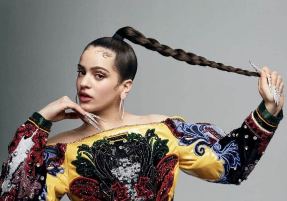 Video: Cantante española Rosalía tuvo un incómodo momento con un fanático al sacarse una foto