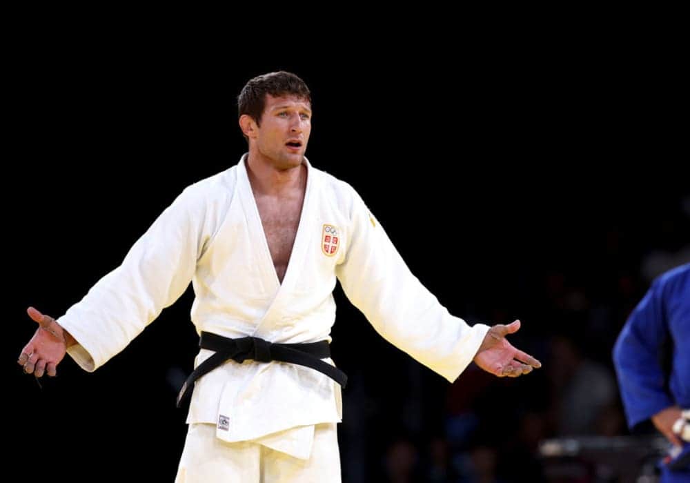 Video: Suspenden a atleta serbio por santiguarse en los Juegos Olímpicos París 2024