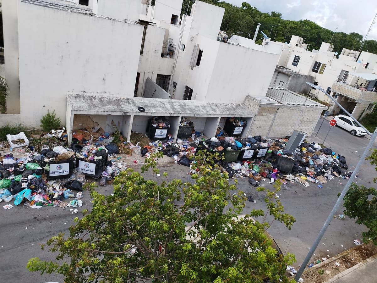 Villas del Sol colapsa por falta de recoja de basura; ciudadanos comparan a Playa del Carmen con Sierra Leona en África