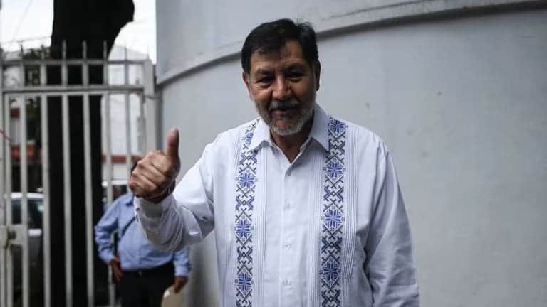 Video: Fernández Noroña denuncia intento de robo en el AICM