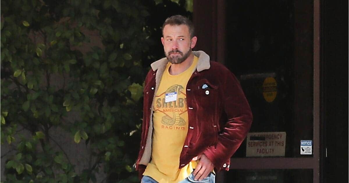 ¿Recaída? Captan a Ben Affleck ingresando a un centro de rehabilitación