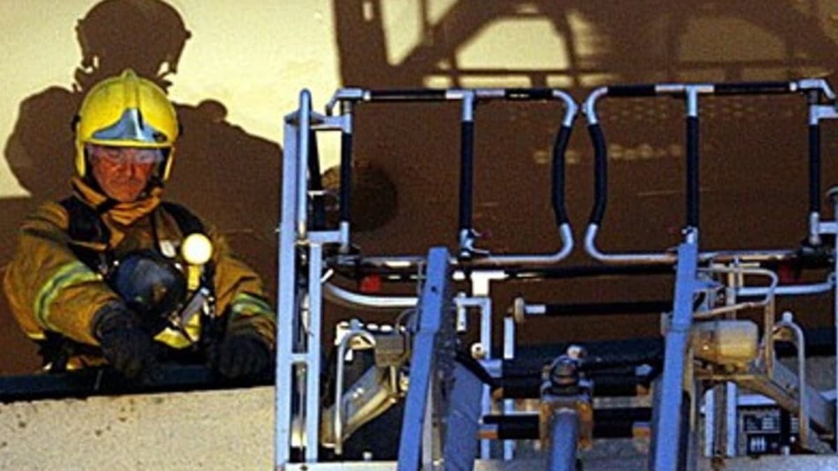 VIDEO: Perrito es reanimado con oxígeno tras quedar atrapado en un incendio