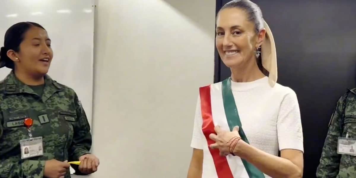 VIDEO: Claudia Sheinbaum se mide la banda presidencial previo a su toma de posesión