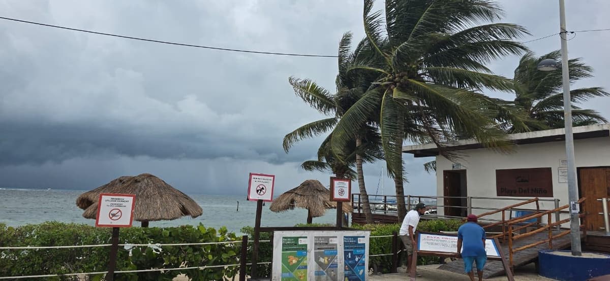 Se monitorean tres zonas de baja presión que por ahora se ubican lejos de Quintana Roo