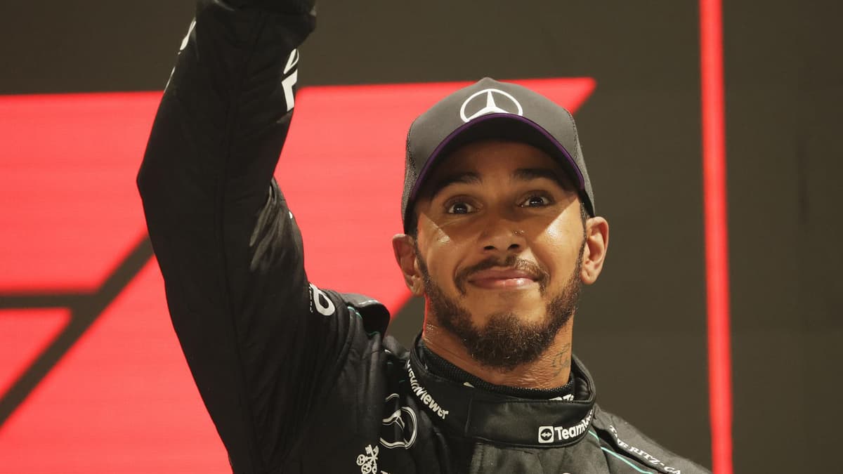 Revela Lewis Hamilton que sufre problemas mentales desde niño