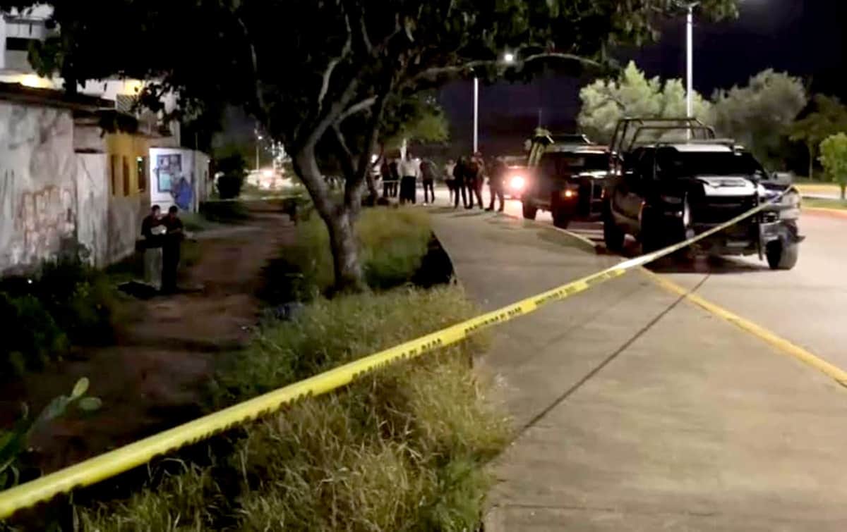 Ejecutan a tres e incendian local de máquinas de apuestas en Mazatlán, Sinaloa