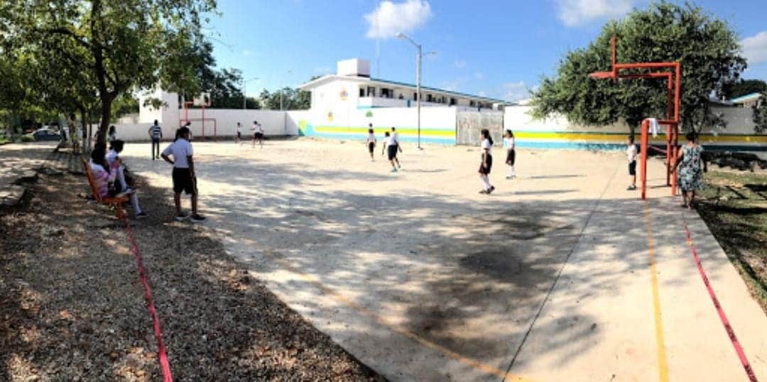 Anuncia gobierno beca para estudiantes de secundaria; mil 900 pesos por alumno y 700 por hijo extra