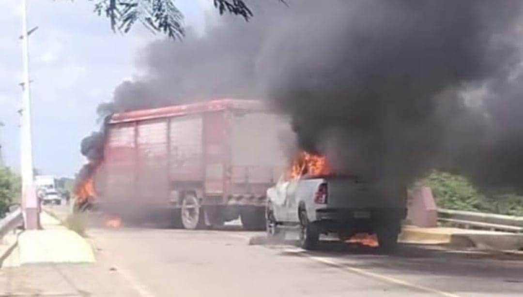 Violencia en Tabasco: atacan a policías, queman autos y comercios; gobernador minimiza los hechos