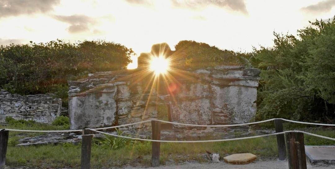 Invitan a la gente de Cozumel a observar la alineación del sol en el sitio arqueológico "El Caracol"