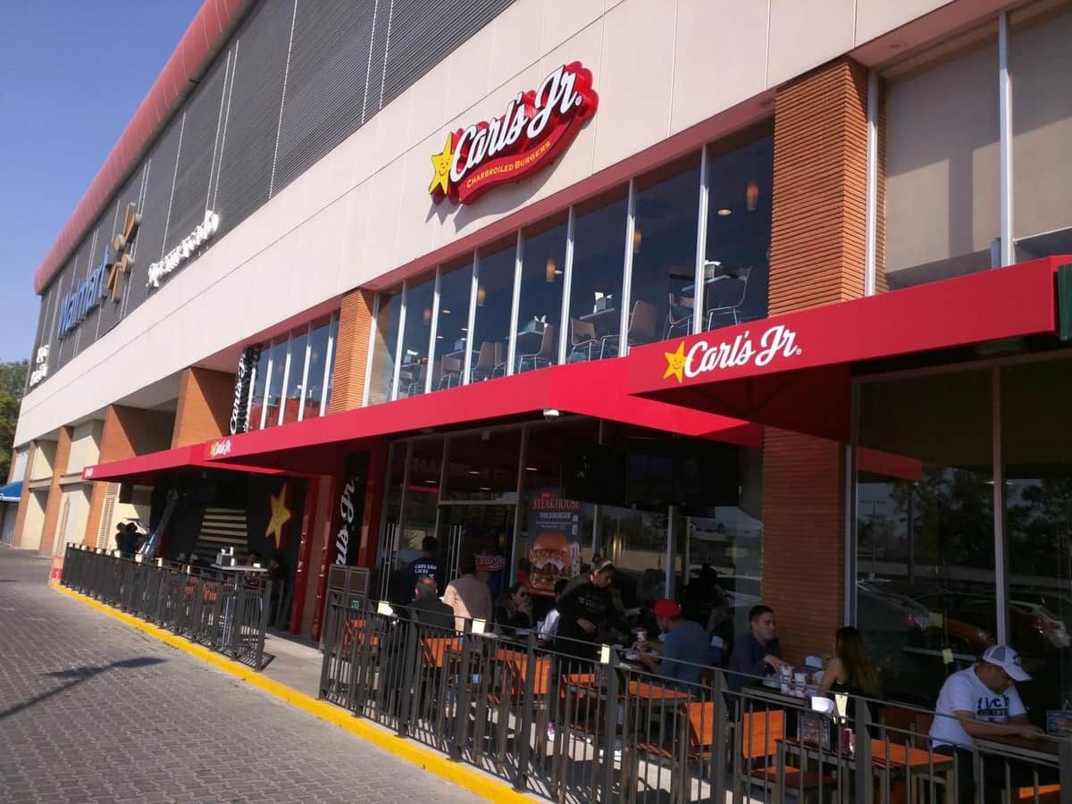 Carl’s Jr tendrá 2x1 solo en esta hamburguesa para celebrar 400 sucursales en México, ¿te formarás?