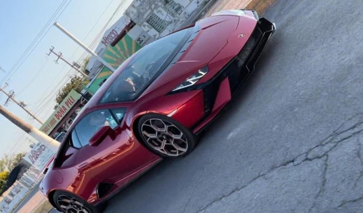 Video: "Austero" diputado del PT luce su Lamborghini en calles de Coahuila