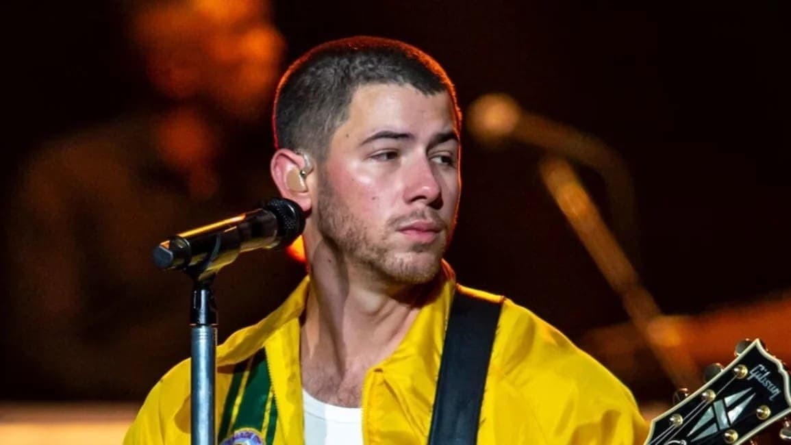 Video: Nick Jonas abandona el escenario en pleno concierto tras ser apuntado con un láser en la cabeza