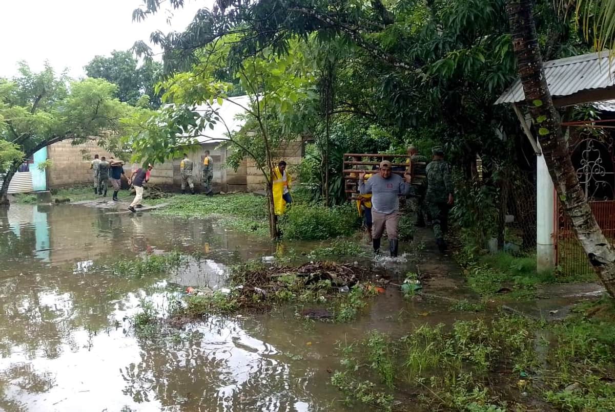 VIDEO: Quedan incomunicadas varias comunidades de Chiapas tras intensas lluvias generadas por "Nadine"