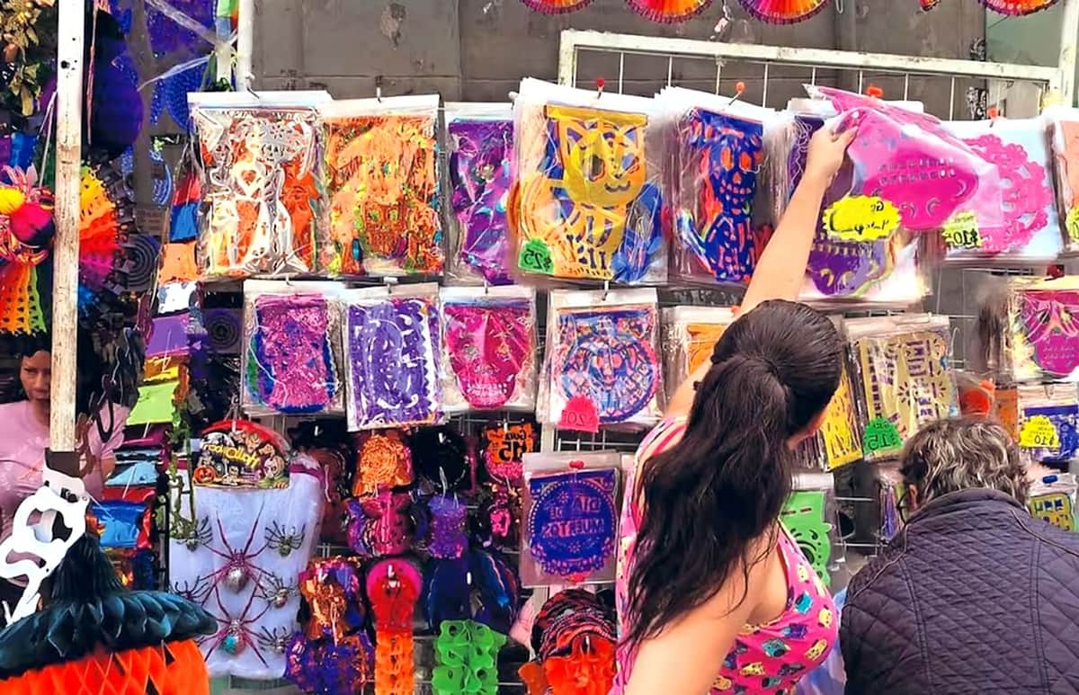 Desplaza el Día de Muertos “made in China” al comercio local en México