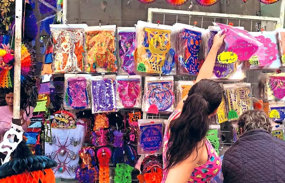 Desplaza el Día de Muertos “made in China” al comercio local en México