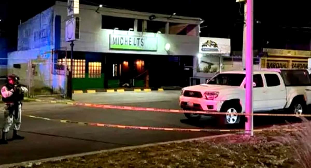 Ejecutan a tres policías en bar de Celaya, Guanajuato
