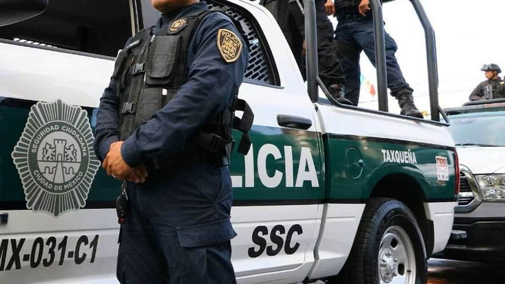 Detienen a mujer tras lanzarle solvente a su pareja y prenderle fuego en CDMX