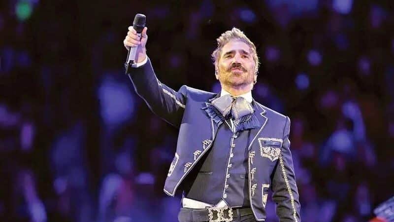 Video: Honra Alejandro Fernández legado musical de su padre en la Plaza de Toros México