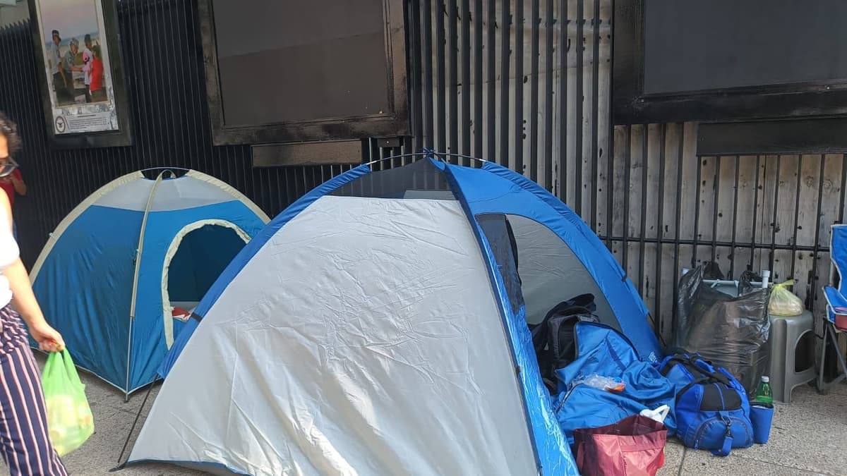 Extrabajadora de Derechos Humanos de CDMX inicia huelga de hambre en el Senado por despido injustificado