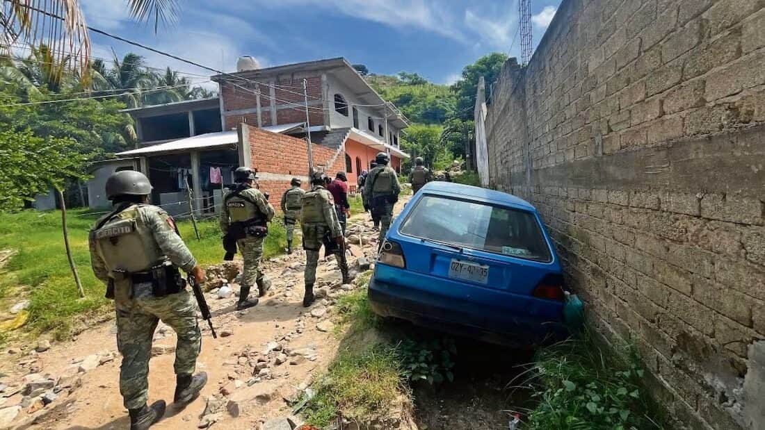 Abandonan tres cuerpos desmembrados frente a la FGR en Chilpancingo, Guerrero