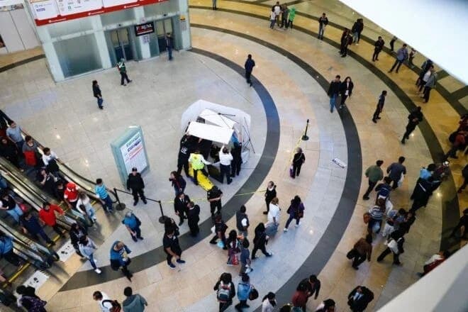 Muere hombre tras arrojarse del tercer piso del centro comercial Forum Buenavista en CDMX