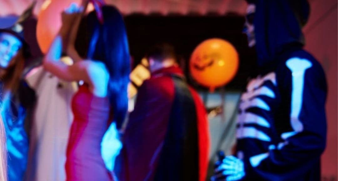 Fiesta de Halloween en CDMX termina en intoxicación masiva por 'aguas locas'