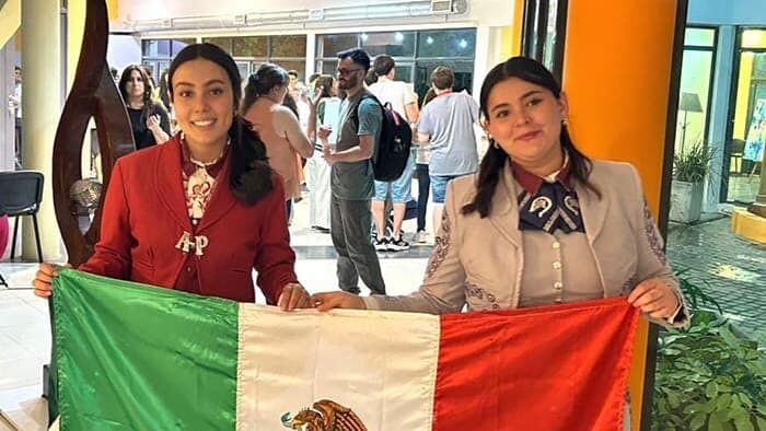 Estudiantes mexicanas ganan máximo galardón en concurso científico en Argentina