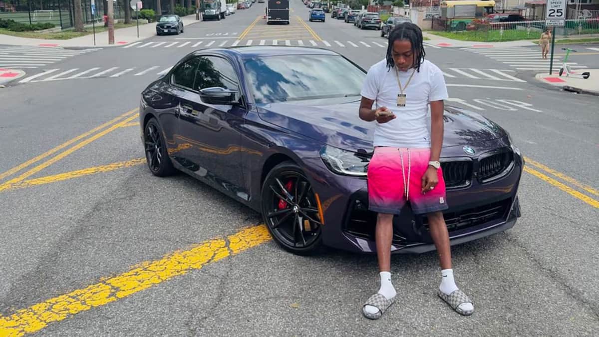 Muere youtuber tras chocar su auto BMW a exceso de velocidad, en Estados Unidos