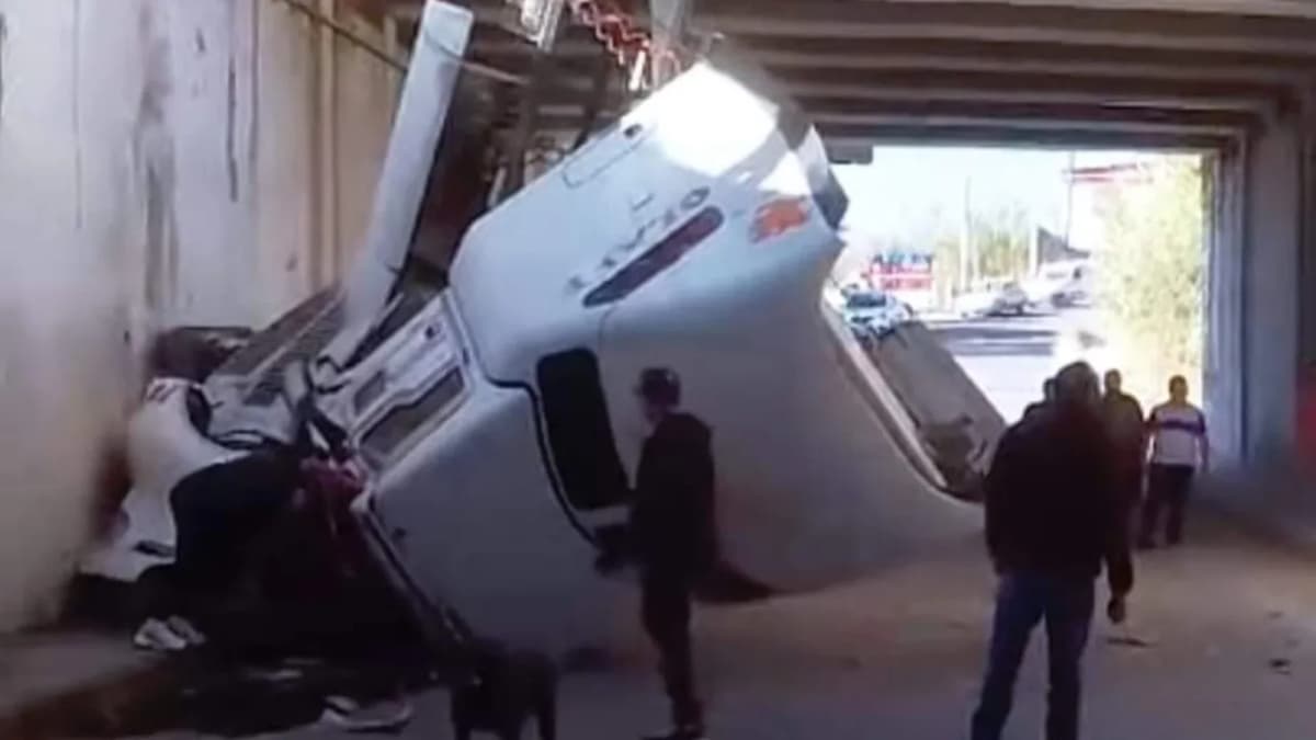 Cae tráiler en autopista de la México-Querétaro, presumen que había carga vehicular en la zona