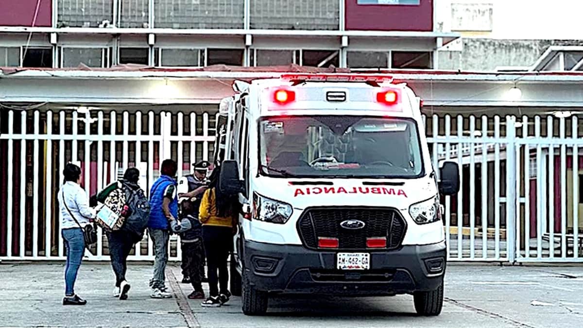 Se intoxican nueve alumnos de secundaria en Toluca; tomaron bebidas energéticas