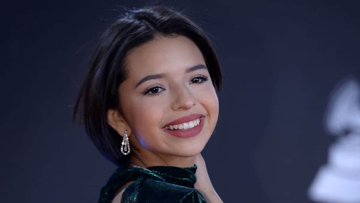 Video: Ángela Aguilar recibe premio a "Mujer del Año 2024" a pesar de las críticas