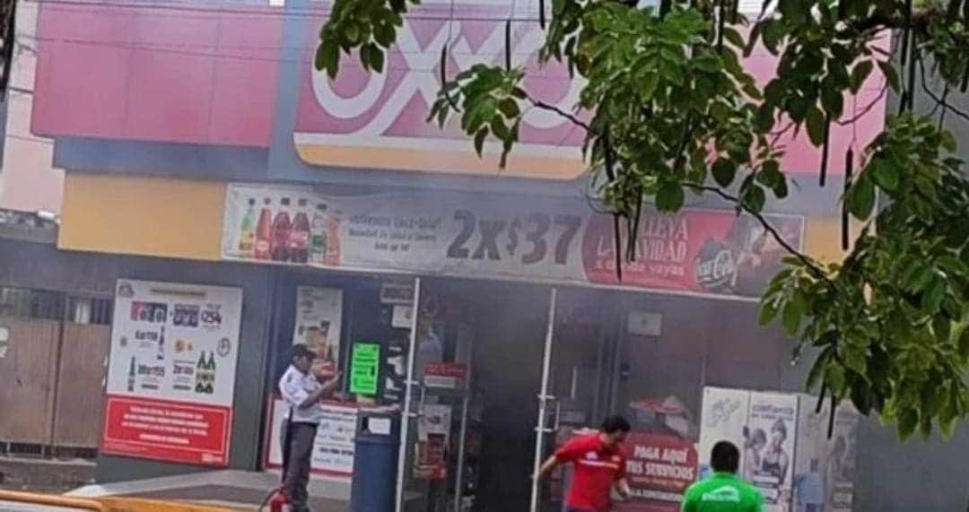 Video: Violencia en Tabasco; ejecutan a dos personas, atacan a policías y queman un Oxxo