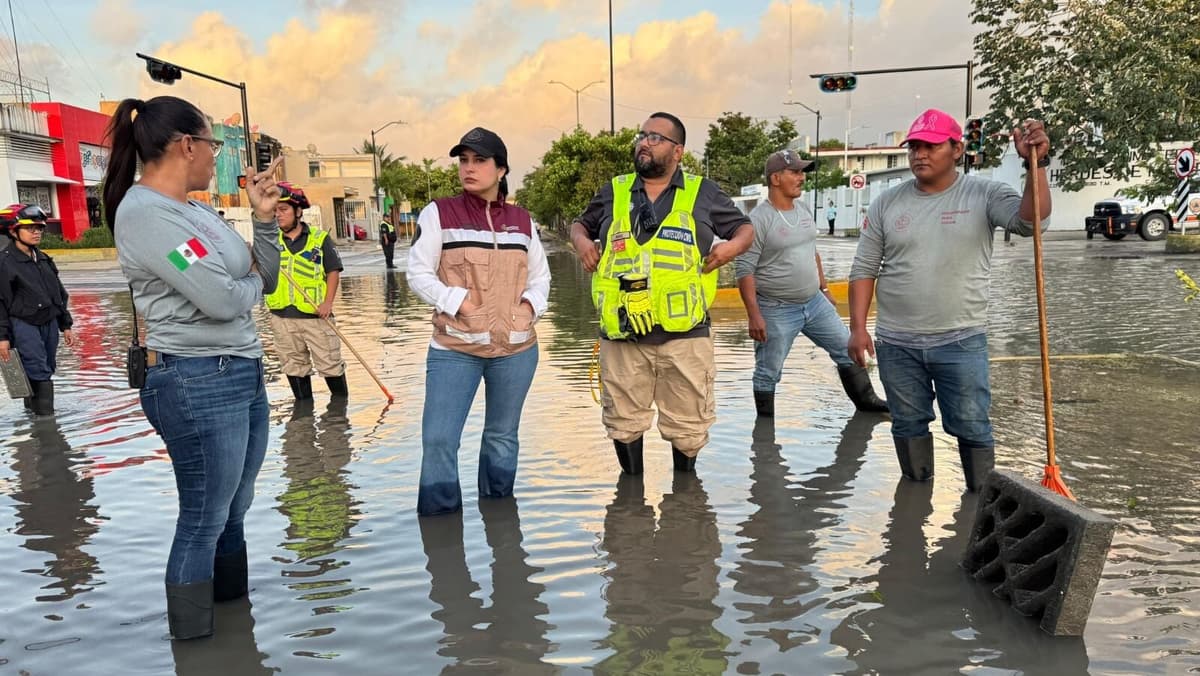 Estefanía Mercado atiende las zonas afectadas de Villas del Sol tras el paso de “Sara”