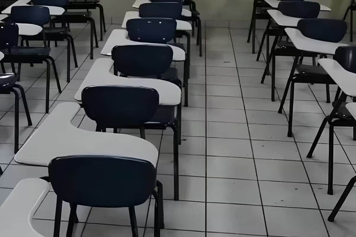 VIDEO: Descubren a profesor de escuela en Florida viendo "nopor" en el salón de clases